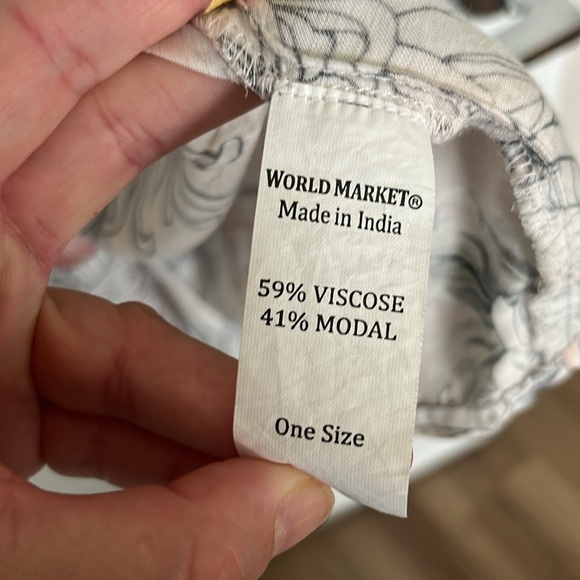 World Market silk like robe - Picture 4 of 4